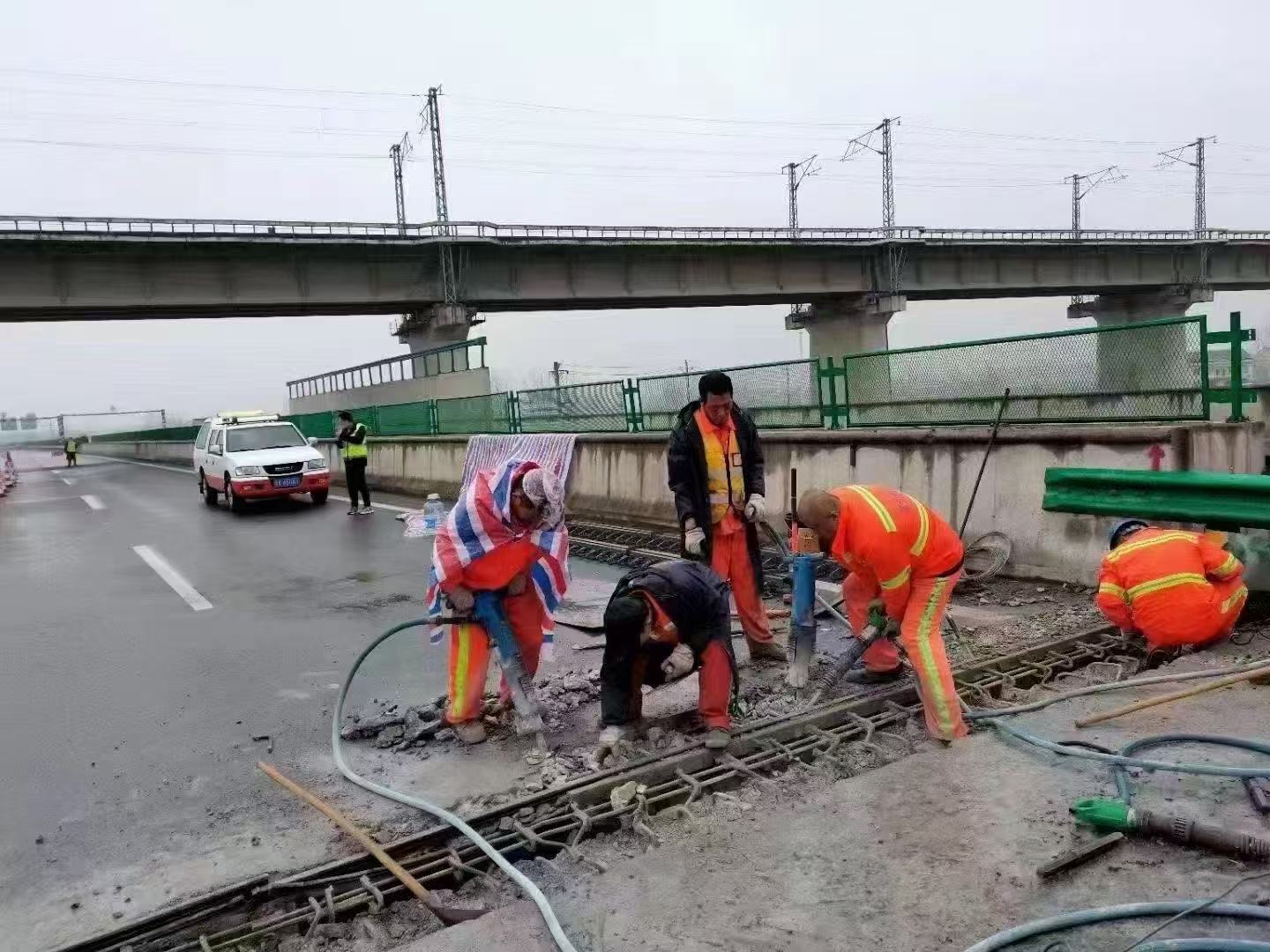 西工桥梁伸缩缝抢修料